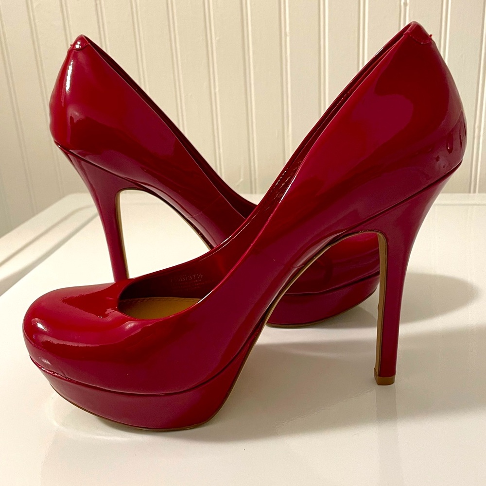 Jessica Simpson Shiny Red Patent Platform Pumps - Size 7 1/2.